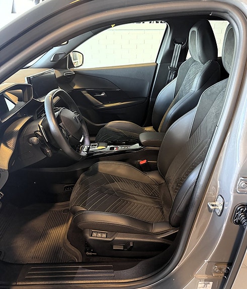 Peugeot 2008 13 of 14