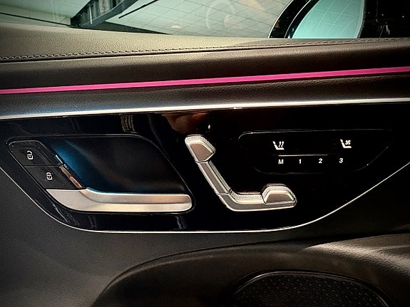 Mercedes-Benz E220 12 of 17