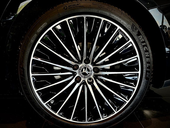 Mercedes-Benz E220 16 of 17