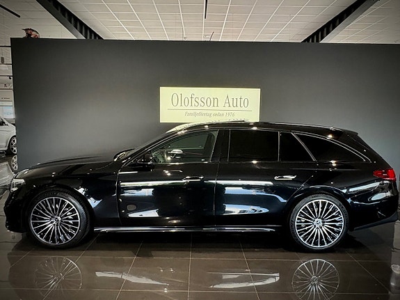 Mercedes-Benz E220 2 of 17