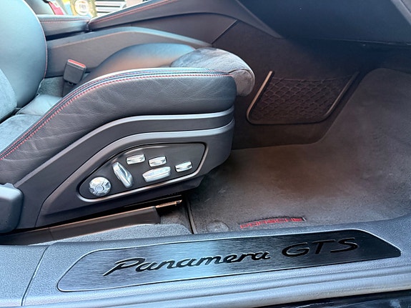 Porsche Panamera GTS 14 of 19