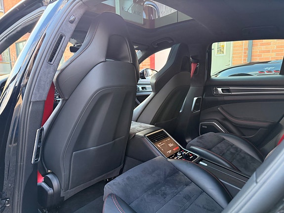 Porsche Panamera GTS 18 of 19