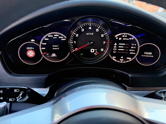 Porsche Panamera GTS 19 of 19