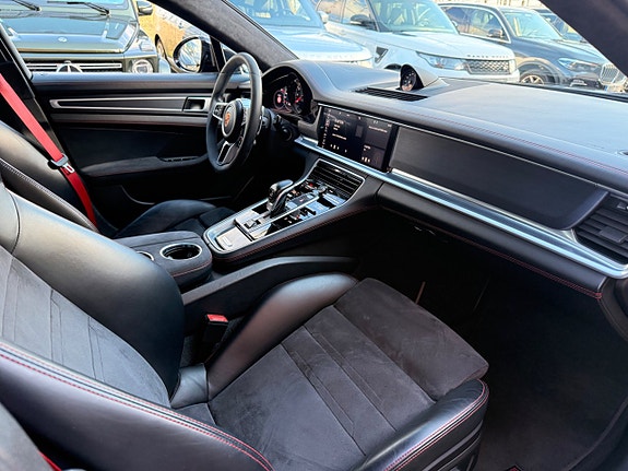 Porsche Panamera GTS 13 of 19