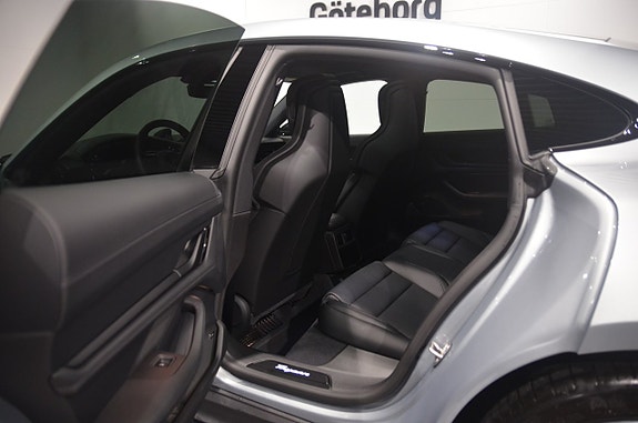 Porsche Taycan 4 14 of 21