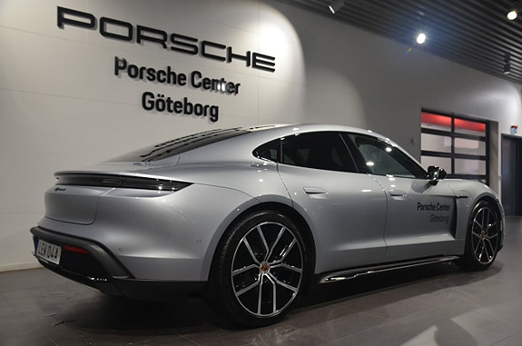 Porsche Taycan 4 4 of 21