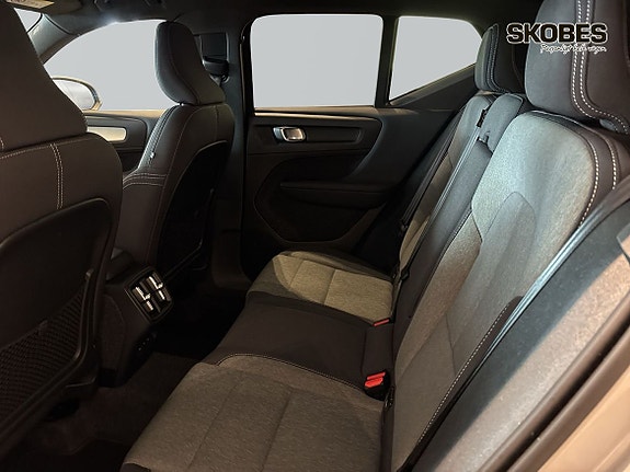 Volvo XC40 10 of 24