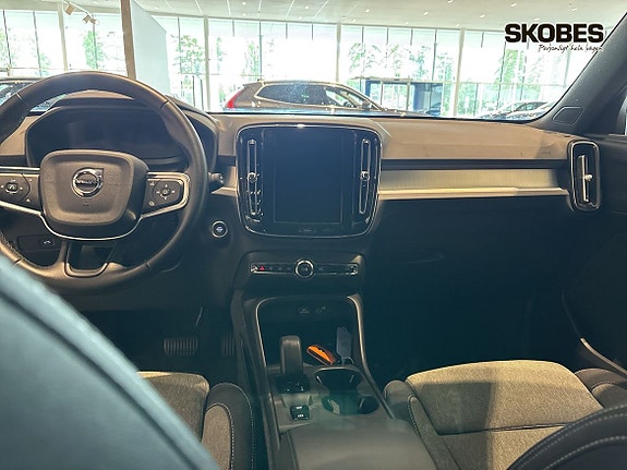 Volvo XC40 13 of 24