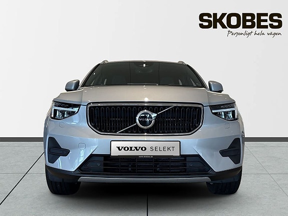 Volvo XC40 2 of 24