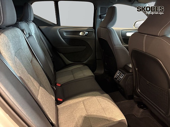 Volvo XC40 11 of 24