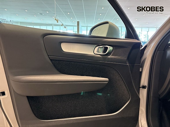 Volvo XC40 16 of 24