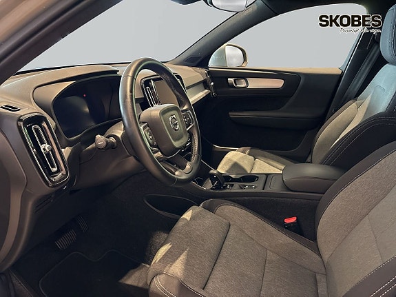 Volvo XC40 9 of 24