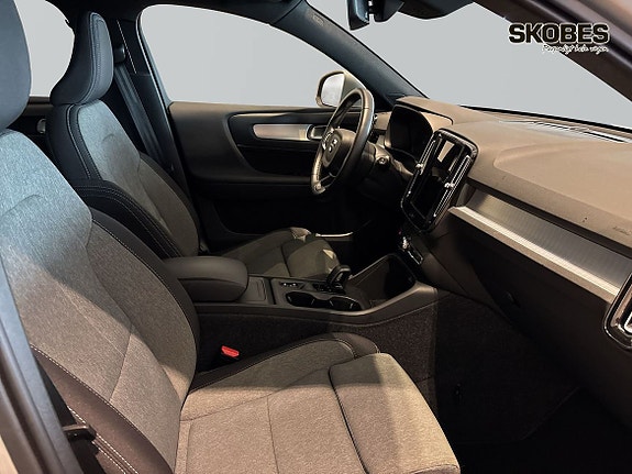 Volvo XC40 12 of 24