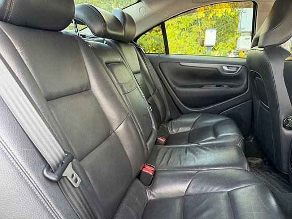 Volvo S60 12 of 18