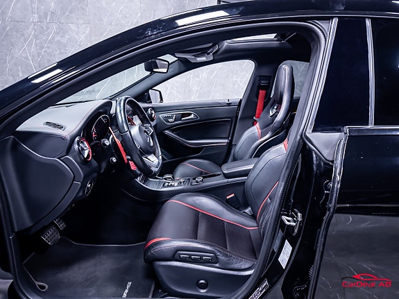 Mercedes-Benz CLA45 11 of 30