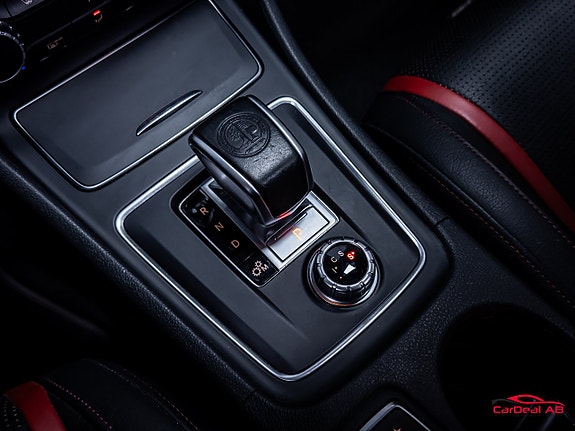 Mercedes-Benz CLA45 27 of 30