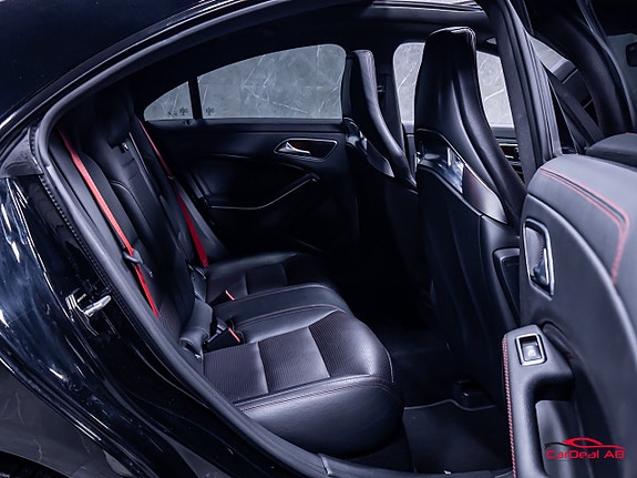 Mercedes-Benz CLA45 17 of 30