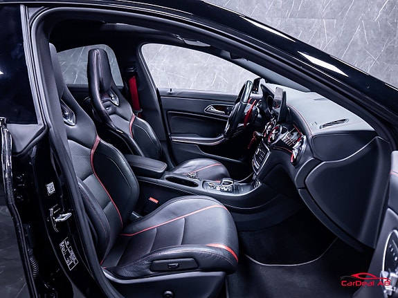 Mercedes-Benz CLA45 16 of 30