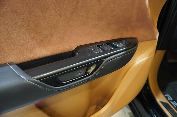 Lexus RZ450e 13 of 21
