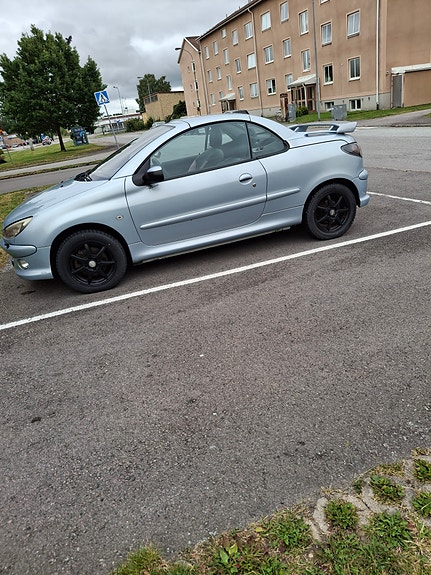 Peugeot 206 CC 2 of 9