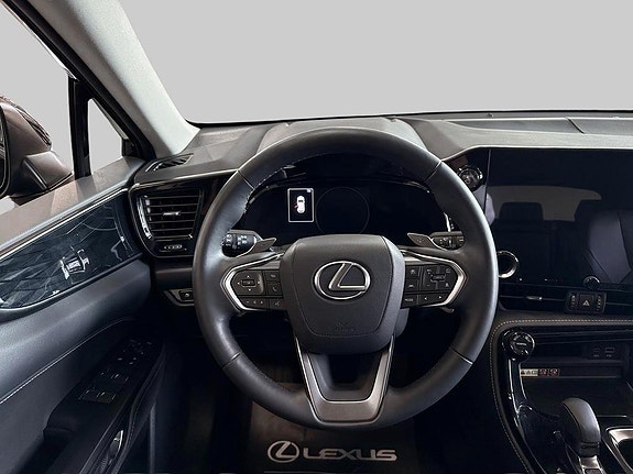 Lexus NX350h 9 of 14