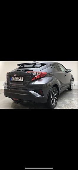 Toyota C-HR 4 of 5