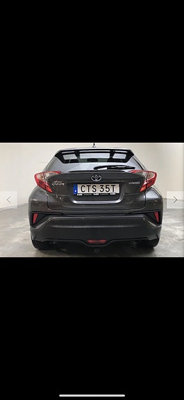 Toyota C-HR 2 of 5