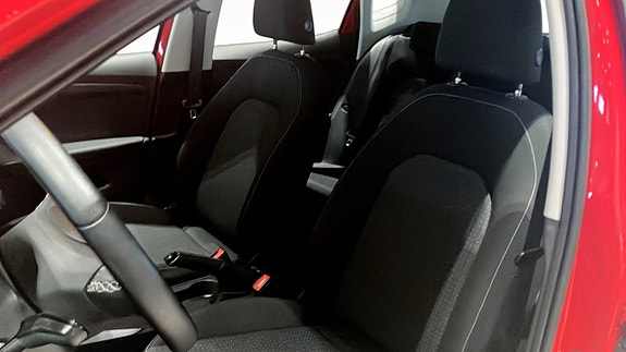 Seat Arona 8 of 12