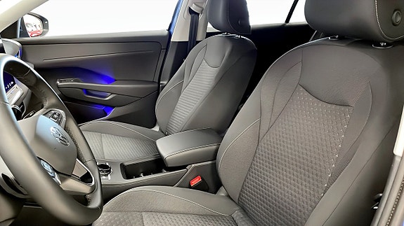Volkswagen T-Roc 8 of 13