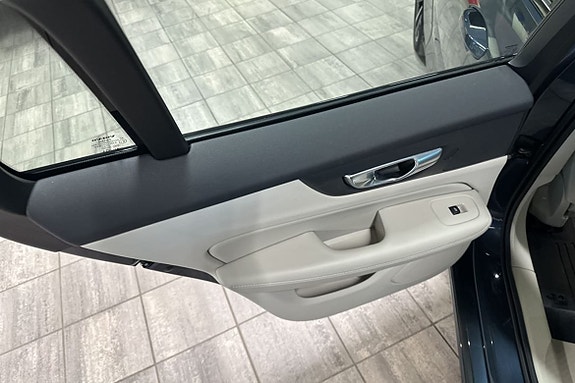 Volvo V60 16 of 22