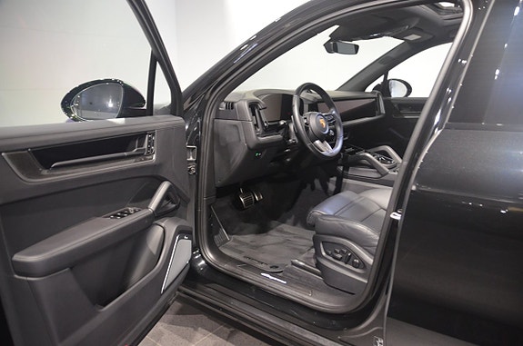 Porsche Cayenne 9 of 21