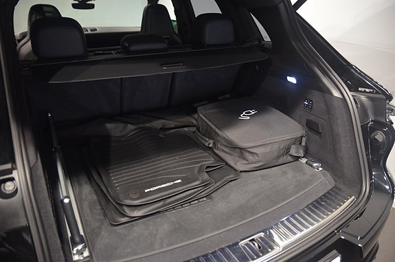 Porsche Cayenne 14 of 21
