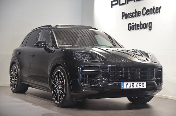 Porsche Cayenne 2 of 21