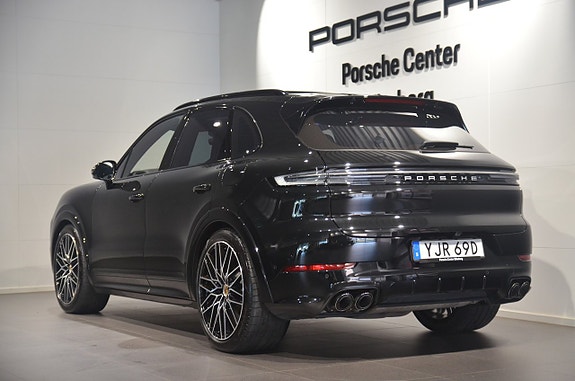 Porsche Cayenne 6 of 21