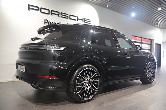 Porsche Cayenne 4 of 21