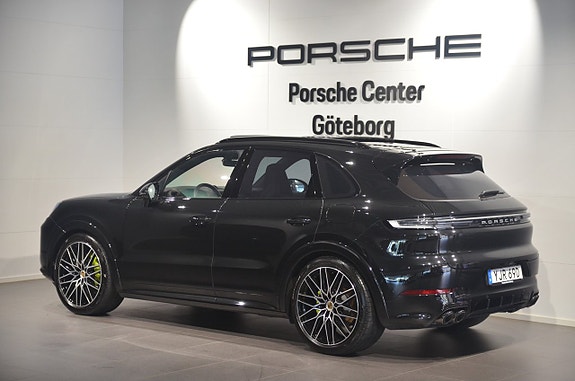 Porsche Cayenne 5 of 21