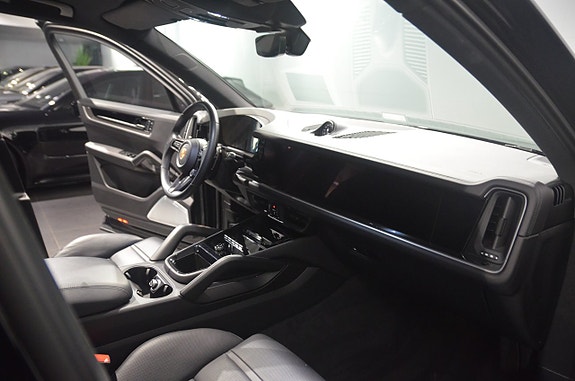 Porsche Cayenne 12 of 21