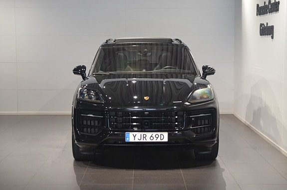 Porsche Cayenne 3 of 21