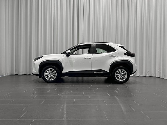 Toyota Yaris Cross 2 of 16