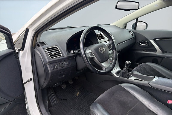 Toyota Avensis 10 of 17