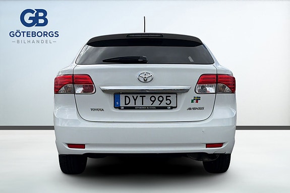 Toyota Avensis 5 of 17