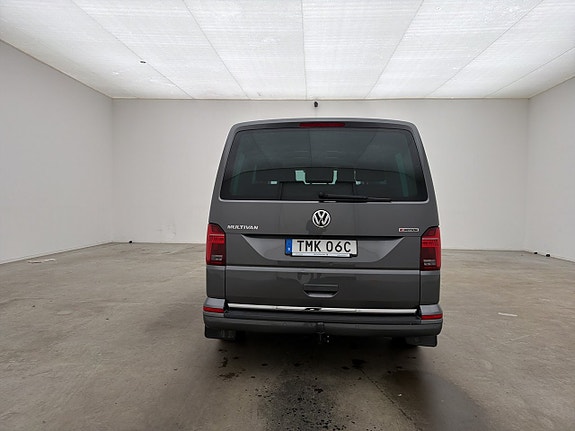 Volkswagen Multivan 8 of 30