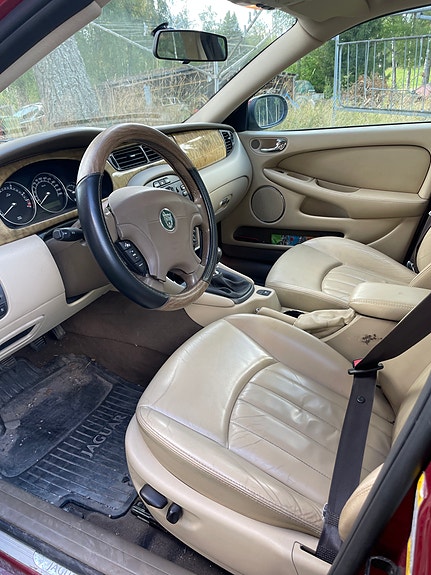 Jaguar X-TYPE 4 of 8