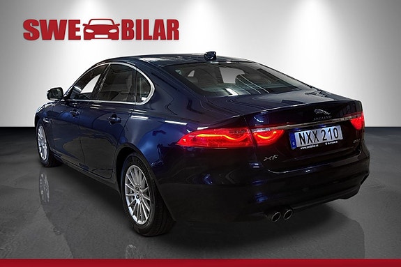 Jaguar XF 6 of 25
