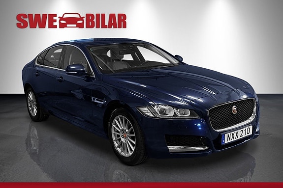 Jaguar XF 3 of 25