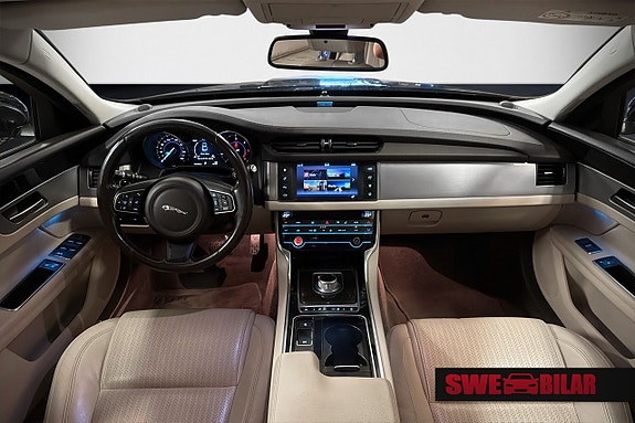 Jaguar XF 12 of 25