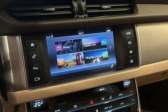Jaguar XF 18 of 25