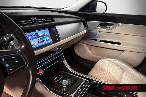 Jaguar XF 20 of 25