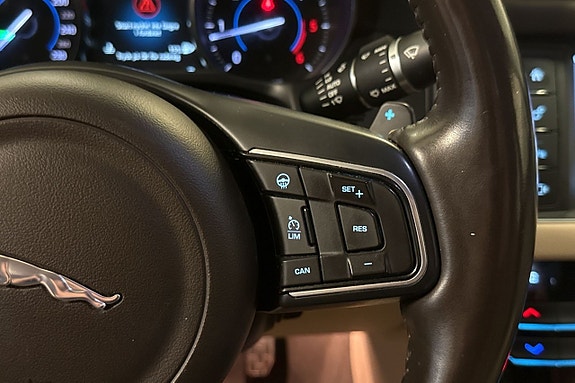 Jaguar XF 16 of 25