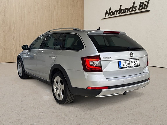 Skoda Octavia Scout 2 of 7